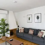 Cozy Oura Апартаменти *
